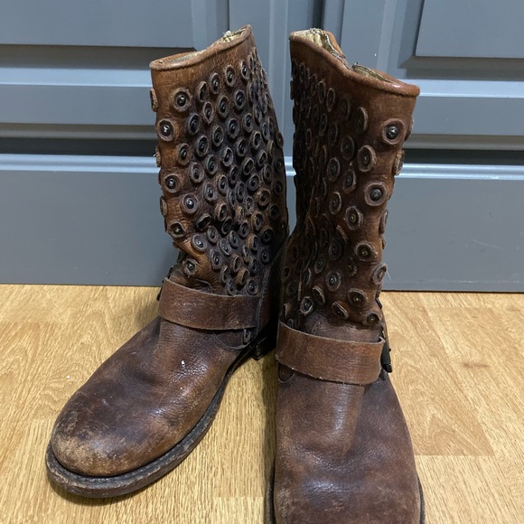 Frye Distressed Jenna Boot - Picture 2 of 5